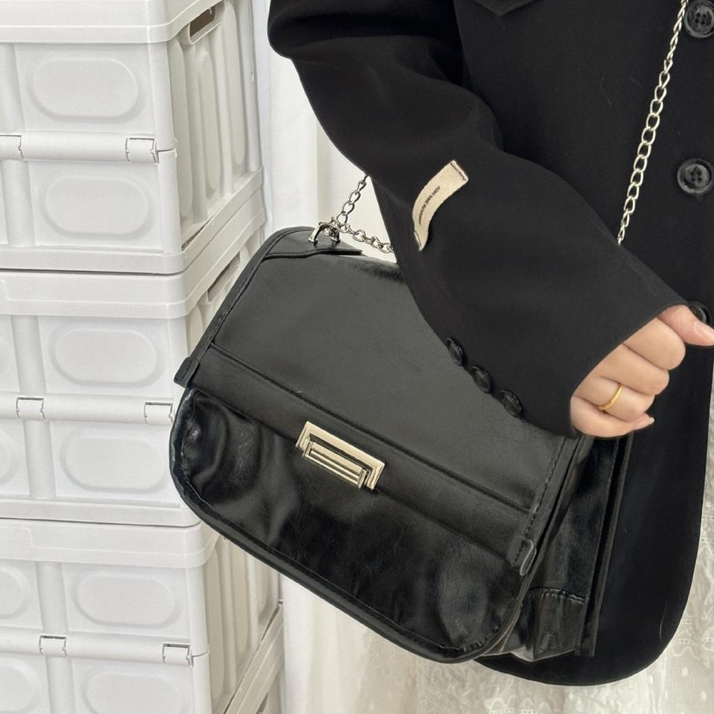 Premium Patent Leather Chain Stray Bag Women's Autumn and Winter Large-capacity Commuter Underarm Bag Student Versatile Shoulder Messenger Bag