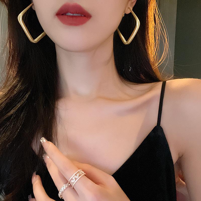 925 Silver Needle Pearl Earrings Design Temperament Earrings Exquisite Retro Ear Jewelry