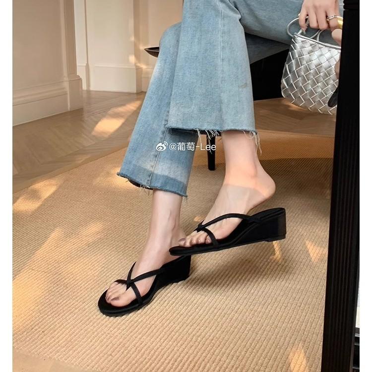 Grape mother same fairy wind round head thin belt slope heel cool slippers female French minimalist casual versatile toe slippers