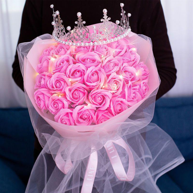 

Подарункова коробка з 99 консервованими мильними трояндами - Ідеально для Дня святого Валентина, днів народження та освідчень