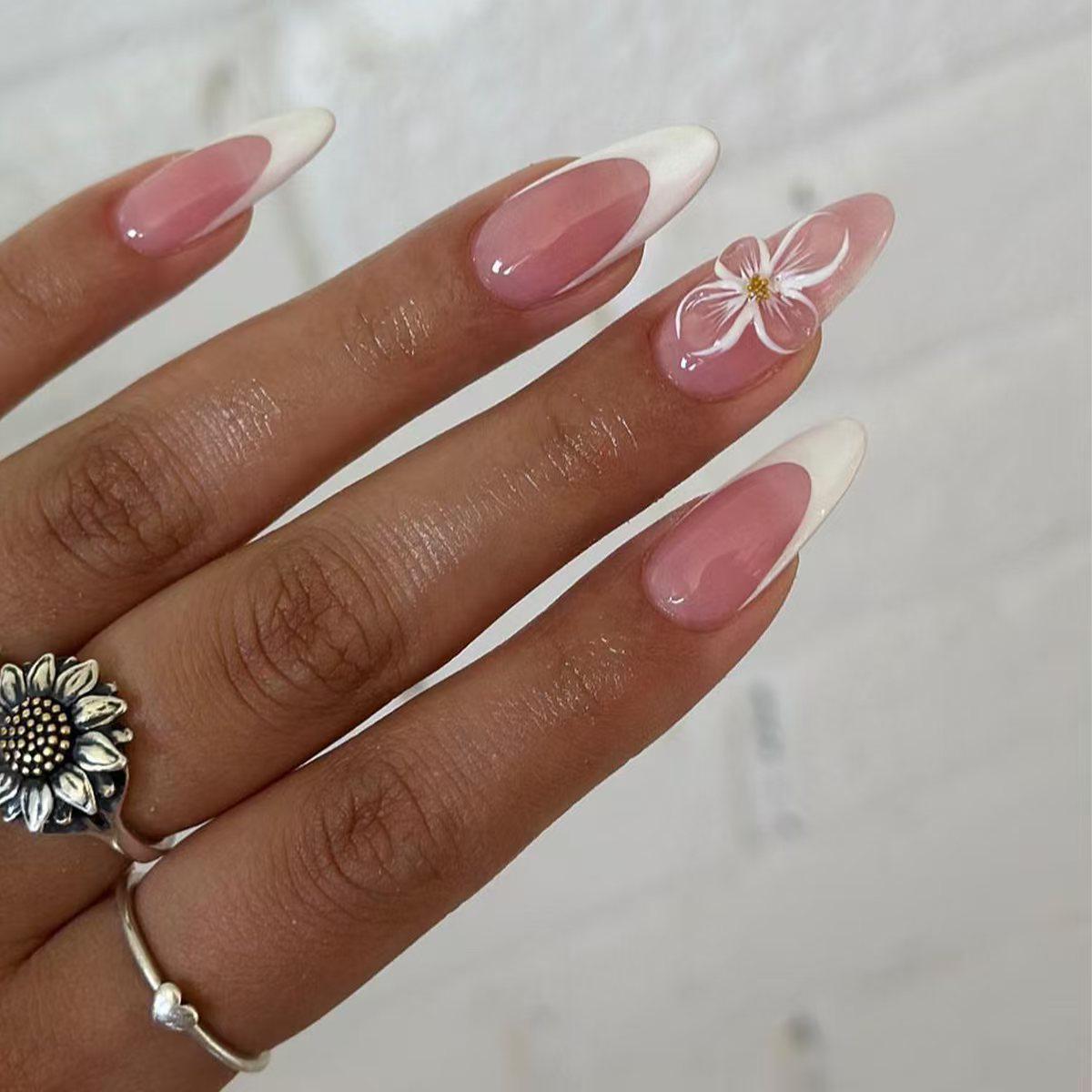 

Almond-Shaped 3D Flower Minimalist Removable False Nails