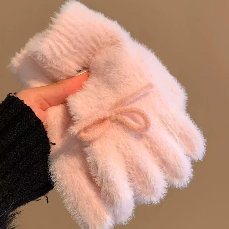 Korean Pink Bow Knit Plush Women's Winter Gloves: Fluffy, Velvet-Lined, Cold-Proof Five-Finger Design