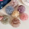 Elegante Haarspange mit Rosennebel-Motiv: Kleine, exquisite Haarspange mit Blumenmuster für Damen