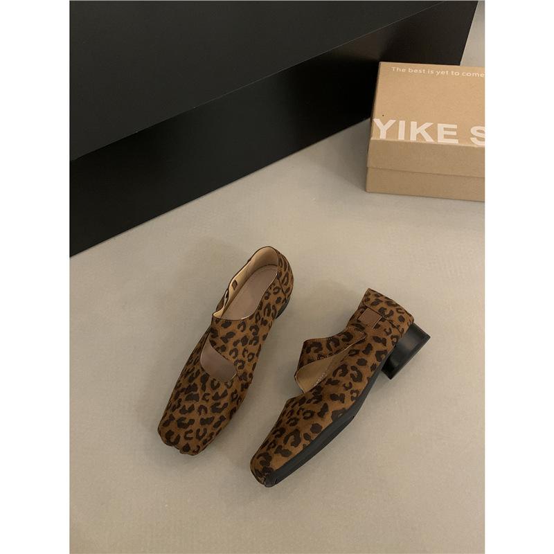 French retro square head light mouth thick heel single shoes women's spring and autumn new fairy casual word with Mary Jane small leather shoes