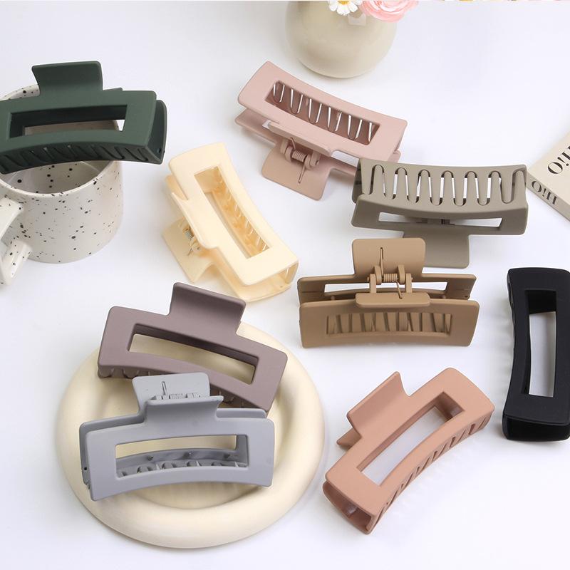 Korean style fashion matte large clip hollowed out square hair with a feminine style, braided hair, shark hair accessory