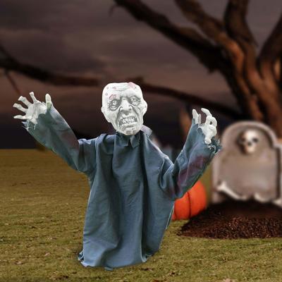 Straszny palik z zombie jako dekoracja zewnętrzna i przerażająca dekoracja Nawiedzony