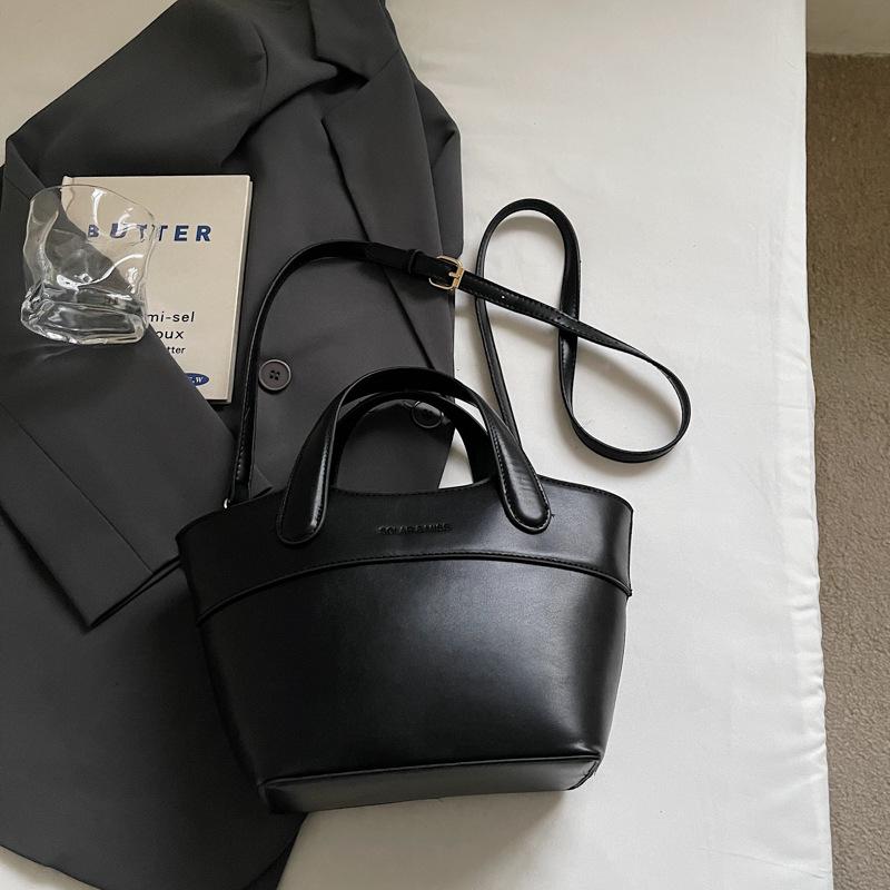 Retro small bag women s winter new fashionable simple shoulder crossbody bag hand-held bucket bag