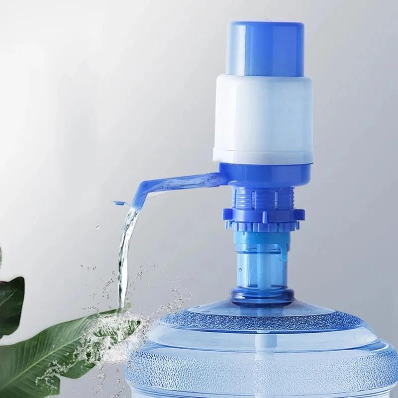 Wasserflaschen Pumpe Manuelle Handdruck Trinkbrunnen Druckpumpe Wasserpresspumpen mit einem extra kurzen Schlauch Lebensmittelqualität