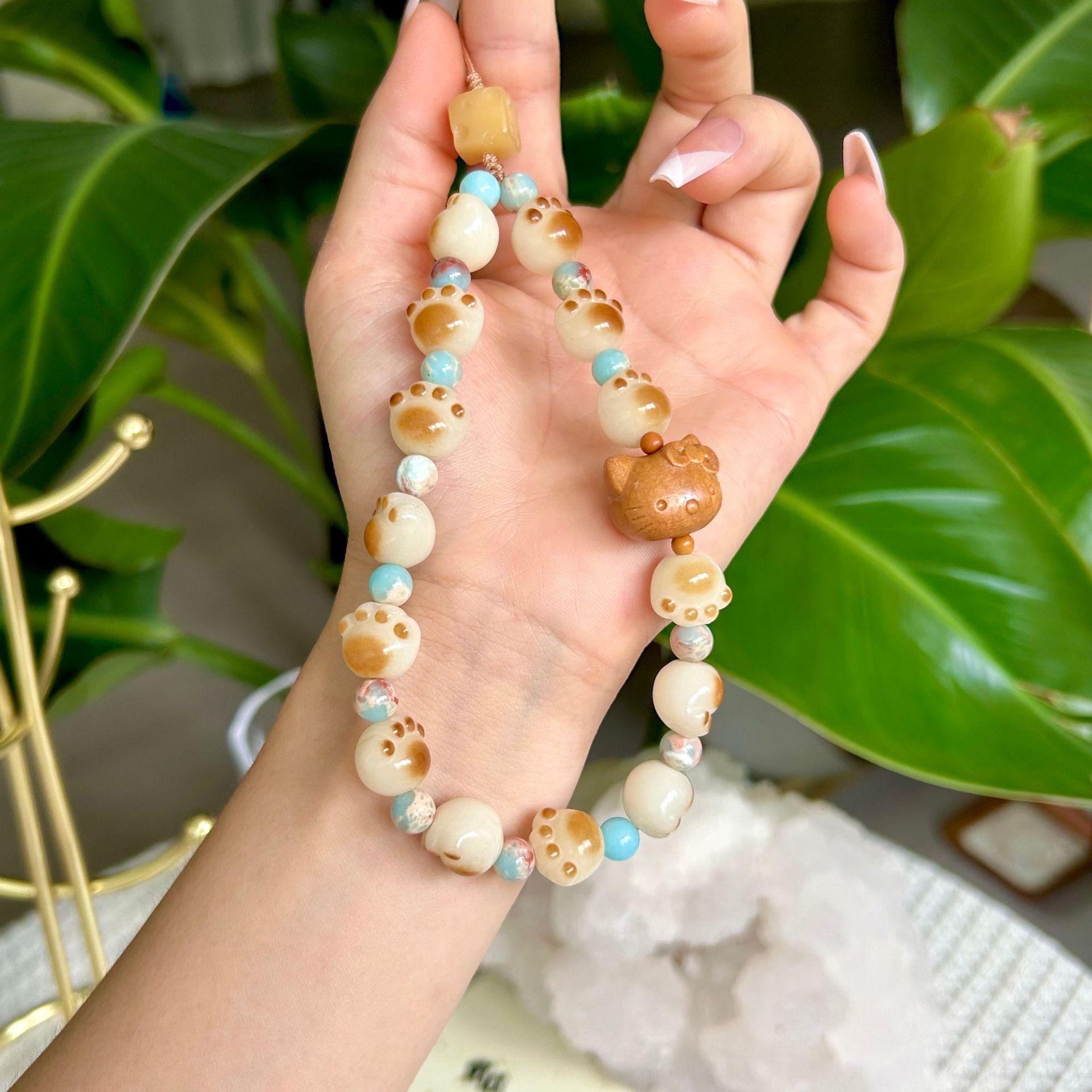 

Очаровательный угольно-серый шарм в виде кошачьей лапки: Универсальный аксессуар для телефона и сумки