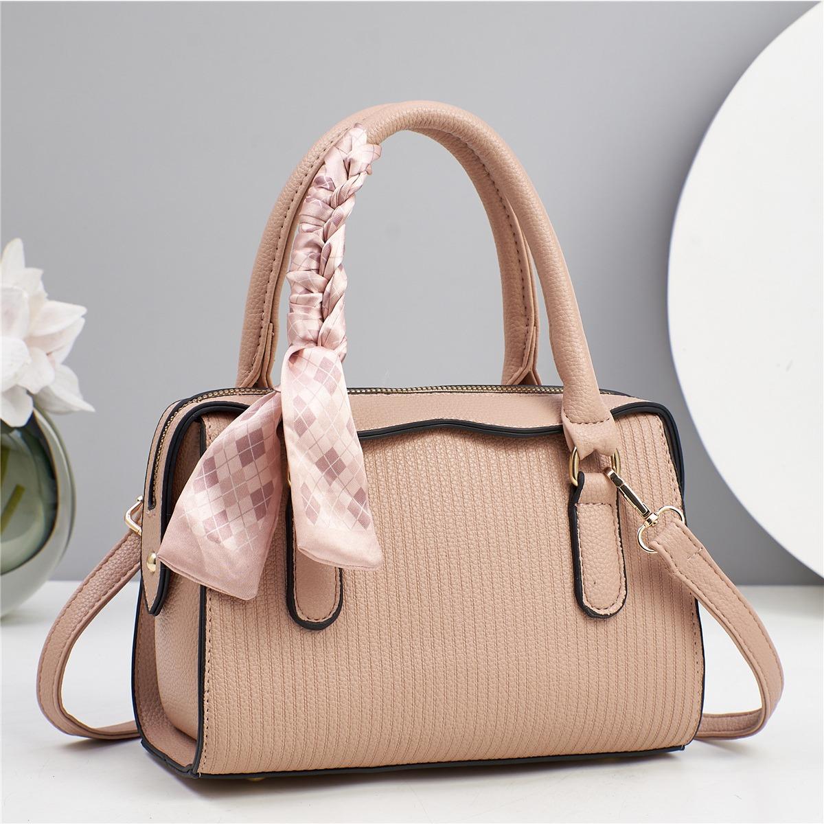 Latest Embossed Large Capacity Modern and Multipurpose for Ladies Purse Simple Singleshoulder Bag Fashionable Shoulder Crossbag Bag .