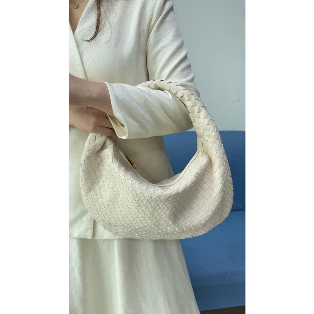 Popular hand-woven tote bag 2025 new portable underarm bag women's versatile dumpling crescent bag