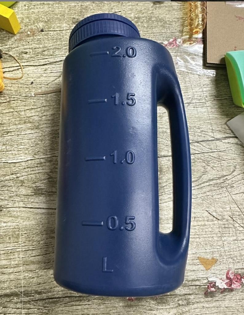 2L Hand Held Spreader Adjustable Hole Size For Seed Fertilizer Salt Gardening Tool Watering Can Seeding Tool Portable Fertilizer