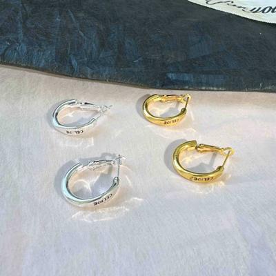 Moda Simple Letra Metal Hebillas de Oreja Nicho Diseño Pendientes para Mujeres Nuevo Chapado Oro Pendientes de Lujo Regalos Joya