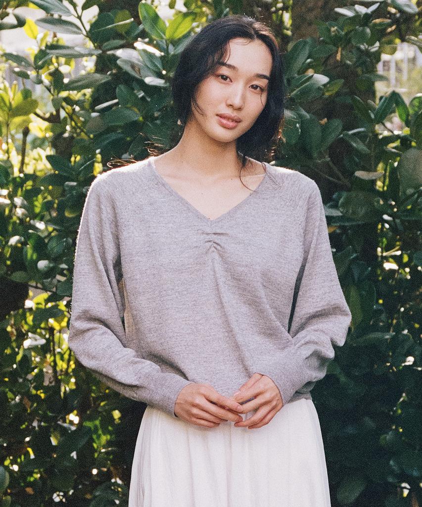 Manggomaenipeullijeu Mary V Neck Knit_Grey