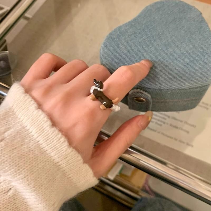 Warm Cute Oil Painting Sausage Dog Repair Pearl Ring Female Niche Design Light Luxury High-End Index Finger Ring