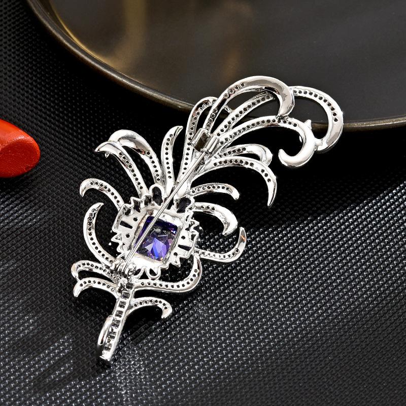 Design Temperament Lett Luksus Tung Industri Elegant Utsøkt Atmosfære Retro Fjærkåpe Brosje Anti-Lys Tilbehør