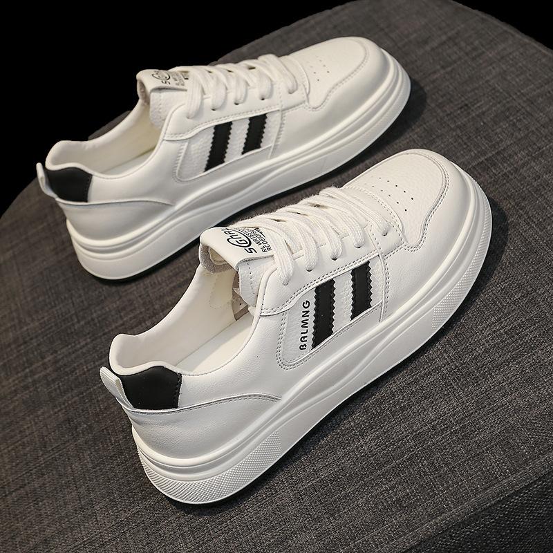 Fashion versatile flat white shoes women's spring 2025 new comfortable and lightweight student sports and leisure board shoes