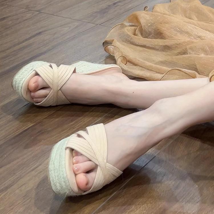 Summer slippers women's fashion and beauty, straw woven wedge sandals are not tired of feet, one word with beach shoes 2025
