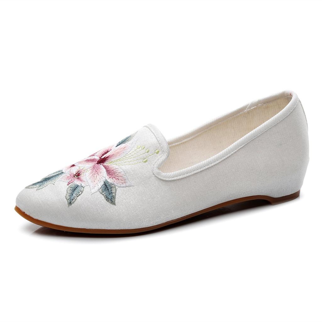 [Zixuan] 2024 spring and summer new embroidered Tang Han Chinese style retro pointed low heel embroidered cloth shoes women's single shoes