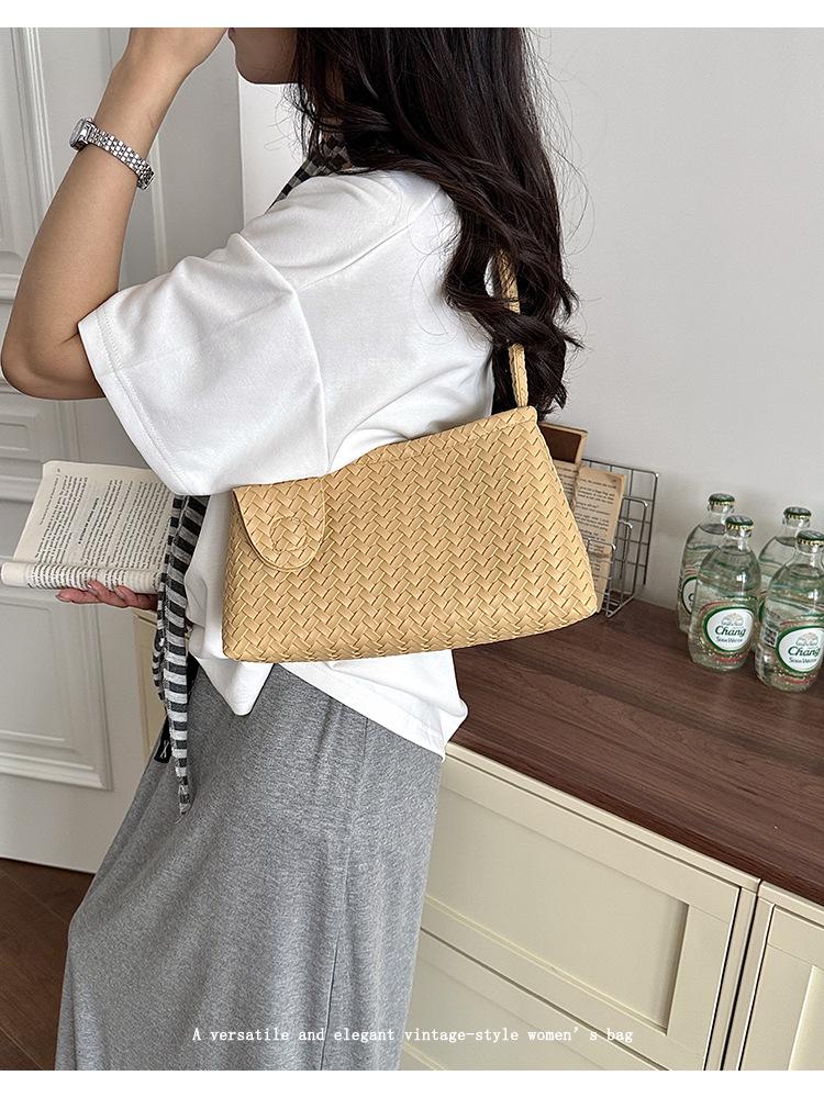 Elegant French Woven Pattern Baguette Women's Shoulder Bag 2026