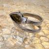Damen Armbanduhr mit Tropfenförmigem Kopf und Schlangenförmigem Armband
