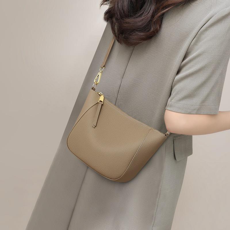 

Bag new women s bag leather small bag first layer cow bag dumpling bag versatile shoulder mobile phone bag messenger bag
