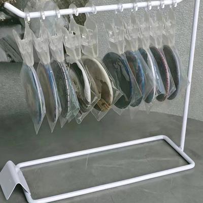 Suport de afișare din metal pentru comodă Brelocuri Clip pentru agățat Bijuterii din plastic Suport pentru bijuterii de masă