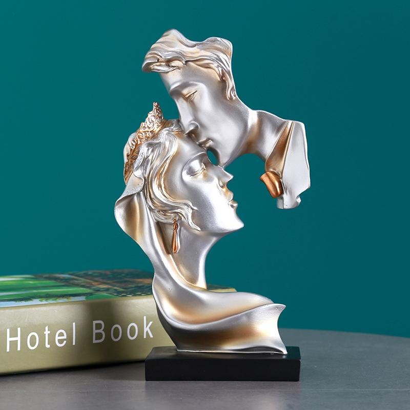 

Творческий поцелуй Глубокая любовь Пара Статуя смола Ручная работа Украшение для дома Украшение для гостиной Осеннее украшение Украшение Свет Роскошь 14*11*26cm 354g светло-серый