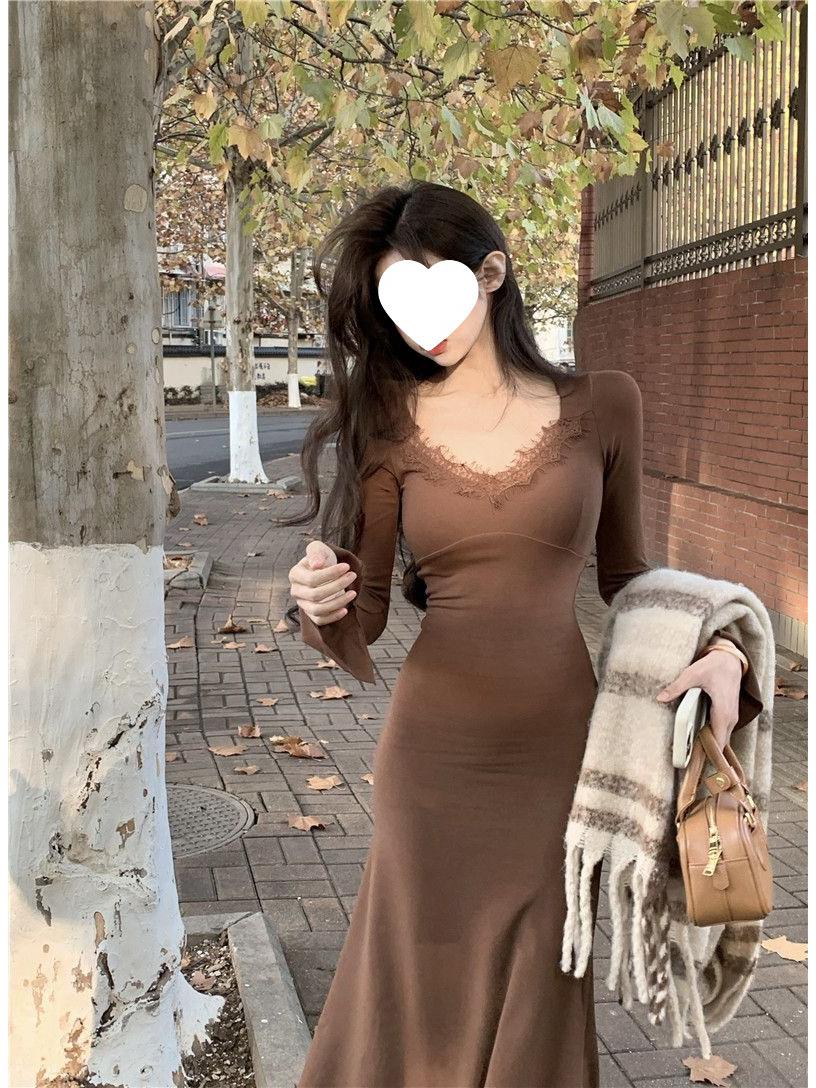 

Women s Coffee-Colored Lace Dress: Elegant Autumn/Winter 2025 Style, Perfect as Inner Layer, Complements Coats, Stunning Long Design. Large света кофе