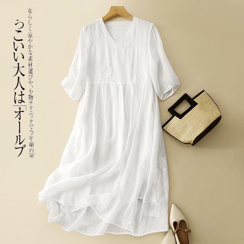 

Лето 2025 года, новое платье из хлопка и льна с V-образным вырезом, вышитое, двухслойное, женское, свободное и тонкое, однотонное, с рукавами пять точек, длинное платье в стиле темперамент 2XL белый