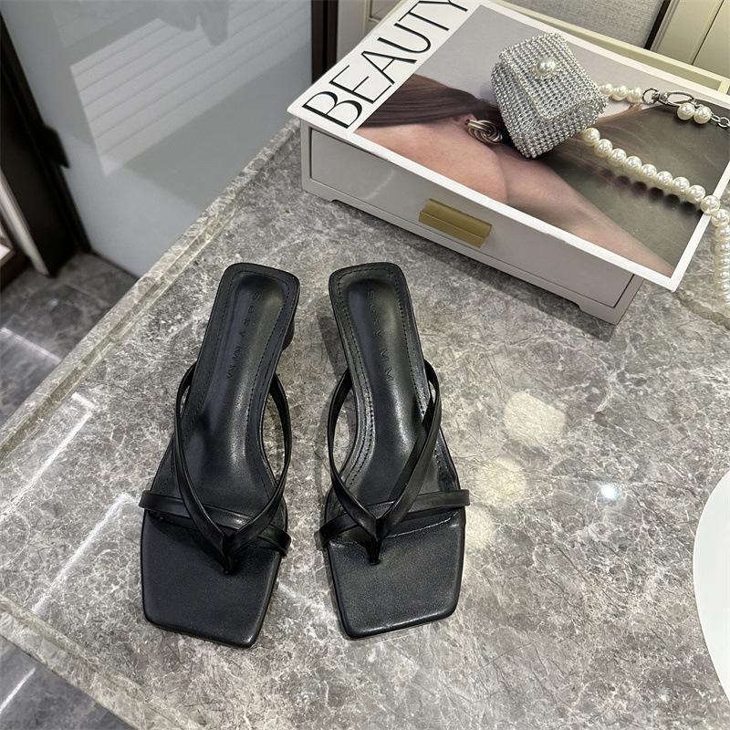 In the spring and autumn of 2025, the new thick-heeled simple fairy cool slippers women's shoes are fashionable and medium-heeled French cool