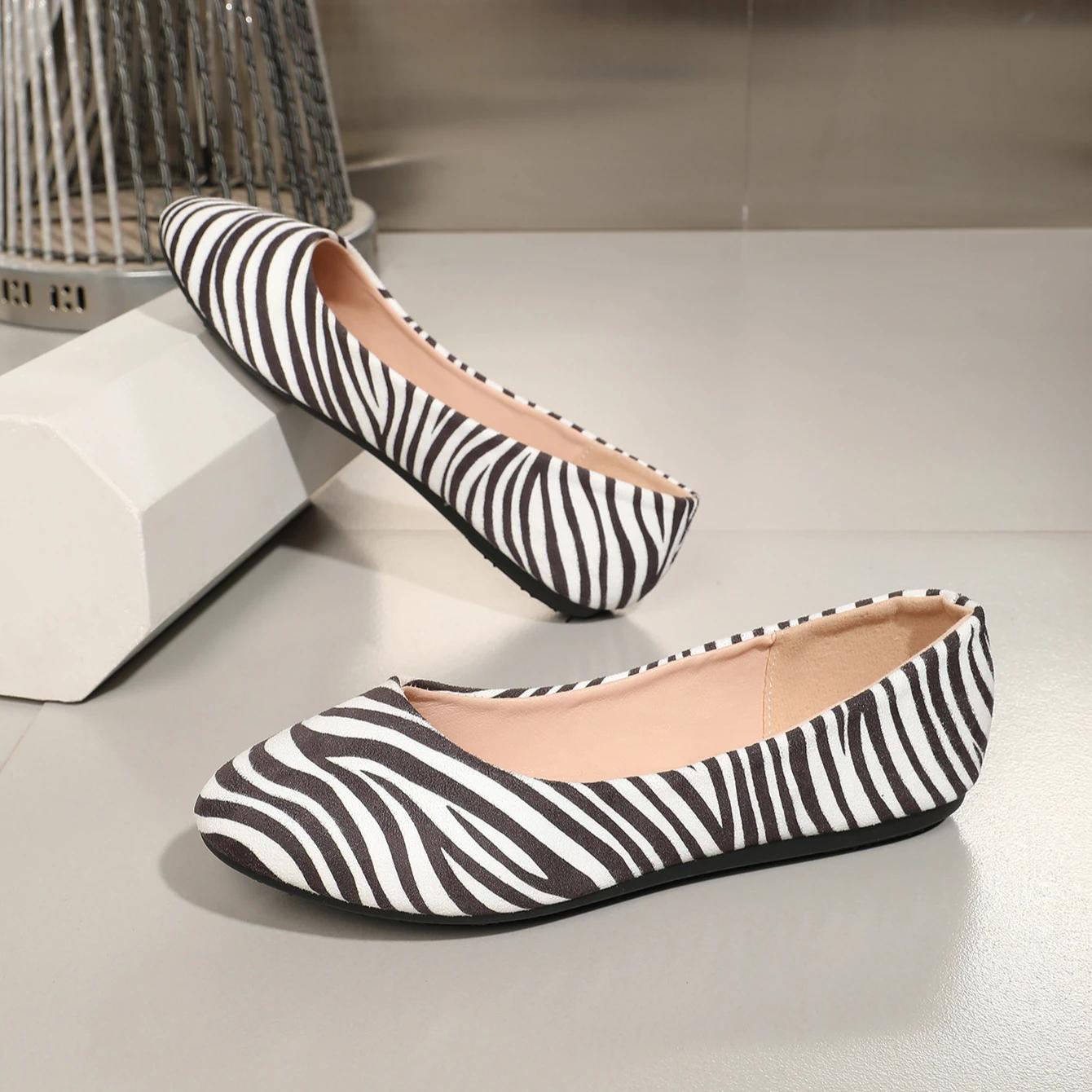 

Fashion Chic and Trendy Horse Print Flats with Sleek Pointed-toe Design and Horizontal Black and White Stripes for Women 36 черный белый