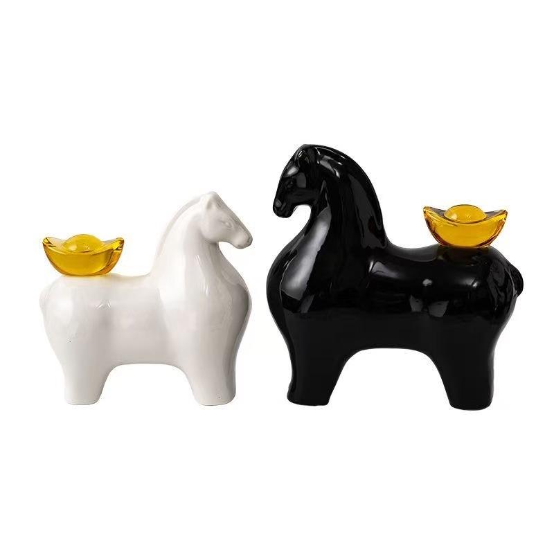 The Year of the Horsewill soon have money ornaments, living room wine cabinet light luxury high-end high-end entrance decoration