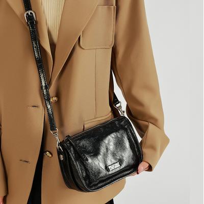 Oil Wax Cowhide Bag for Women New Fashion Versatile Shoulder Bag High End Niche Retro Commuter Crossbody Bag