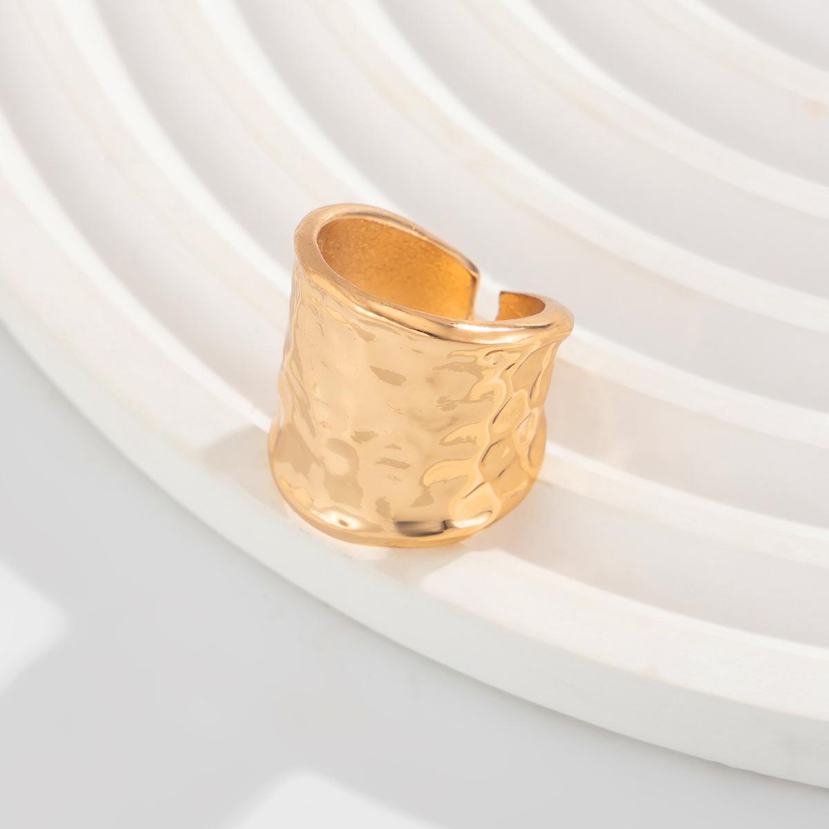 

Кольцо с цветком из жемчуга и инкрустацией Fashion Sense, простое плиссированное круглое кольцо из сплава, повседневные ретро-ювелирные изделия высшего класса для женщин