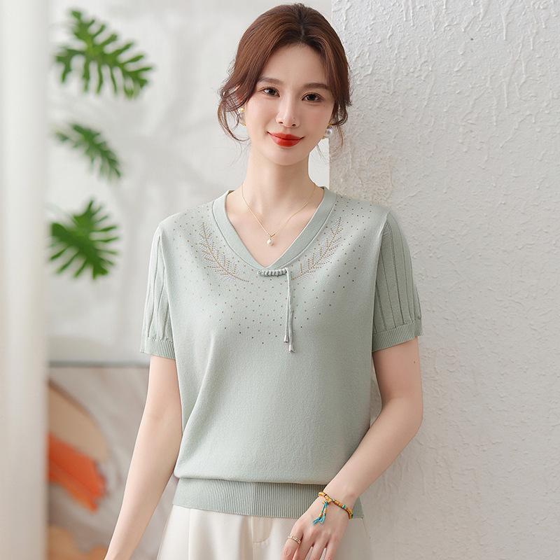 

2026 Summer Ice Silk T-Shirt: Chic Short-Sleeve Blouse for Middle-Aged & Elderly Women 3XL (recommended 120-135 jin)
