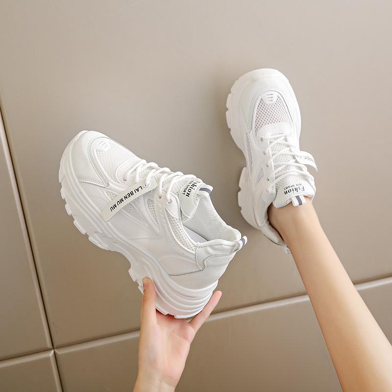 Tênis de pai de sola grossa para mulheres 2025 novos sapatos de primavera, sapatos brancos, tênis esportivos populares para lazer e viagens para mulheres