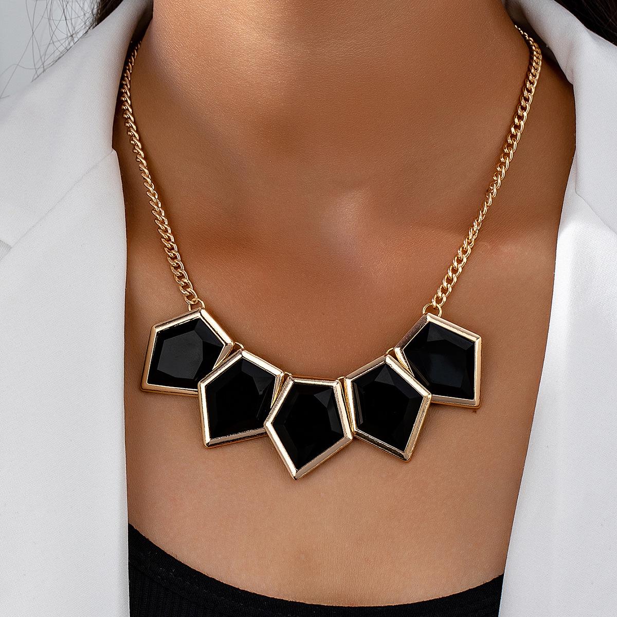 Retro Versatile Women s Choker Necklace