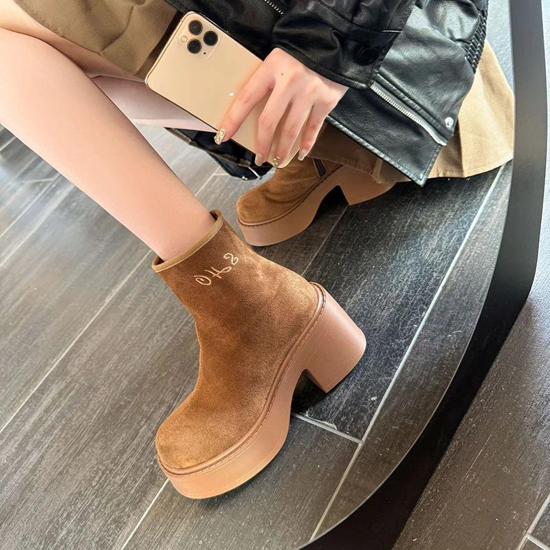 Nuovi Stivaletti con Plateau da Donna Autunno Moda Scamosciata Stivaletti alla Caviglia Elastici Slip on Scarpe da Donna Casual Tinta Unita Stivaletti con Tacco Alto Grosso