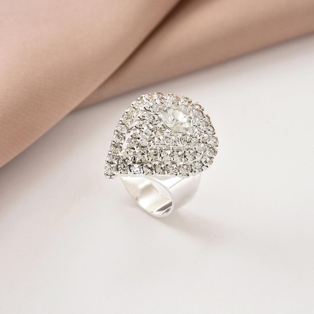 Europäischer und amerikanischer grenzüberschreitender High-End-Funkelnder Strassring, geometrischer Designring für Damen, Ring