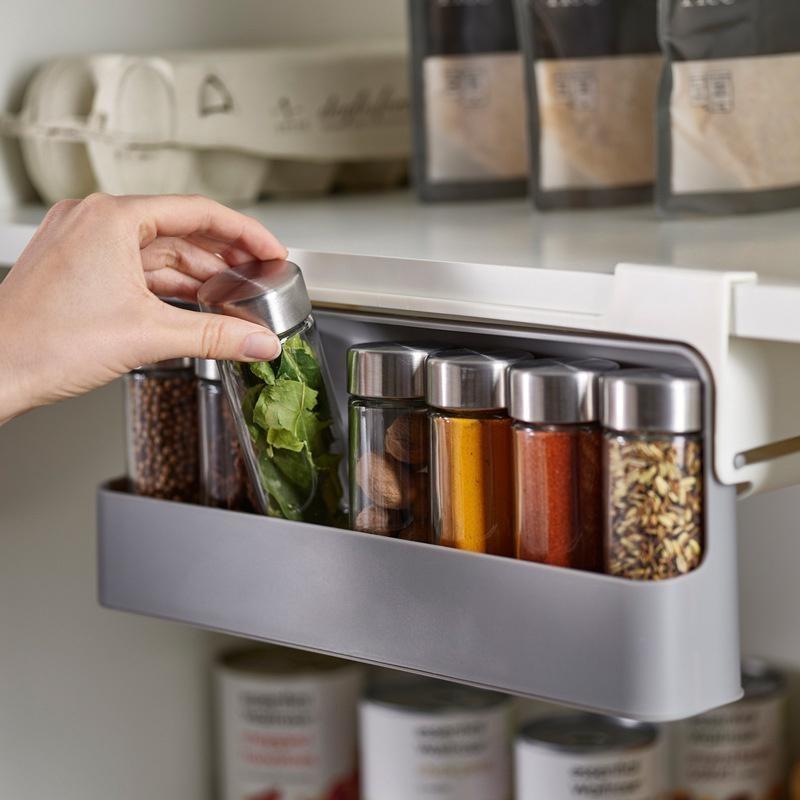 Kjøkken Selvklebende Veggmontert underhylle Spice Organizer Krydderflaske Oppbevaringsstativ Hjem Kjøkkenutstyr Oppbevaring På lager