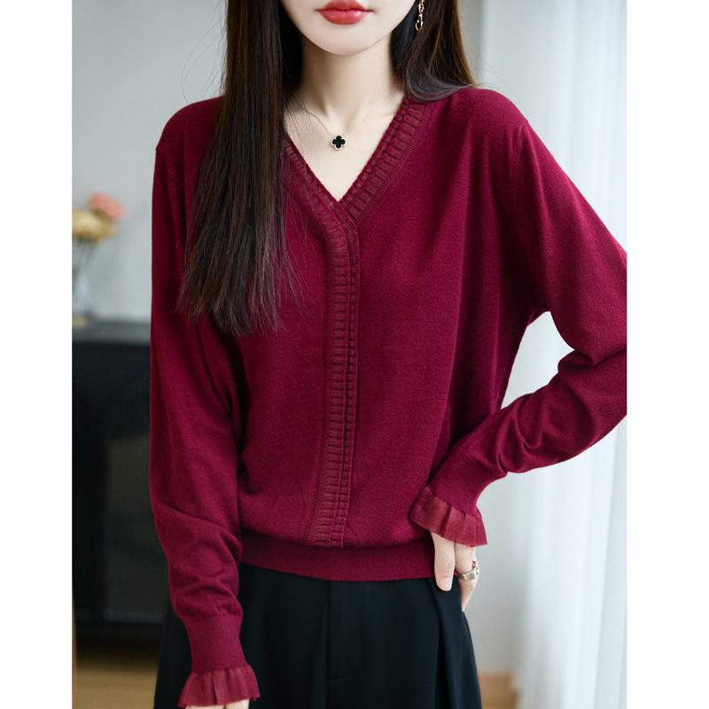 Early Autumn New V-neck Women's Knitted Sweater, Long-sleeved Lace with Black Ear Trim, Solid Color Loose Base Layer