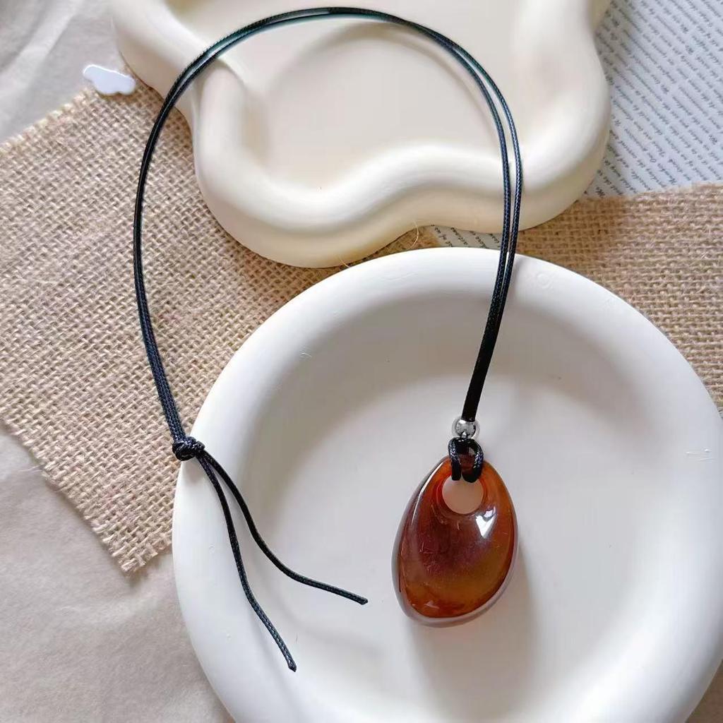 Women's Retro Korean Style Smudged Acrylic Pendant Necklace - Autumn/Winter Fashion