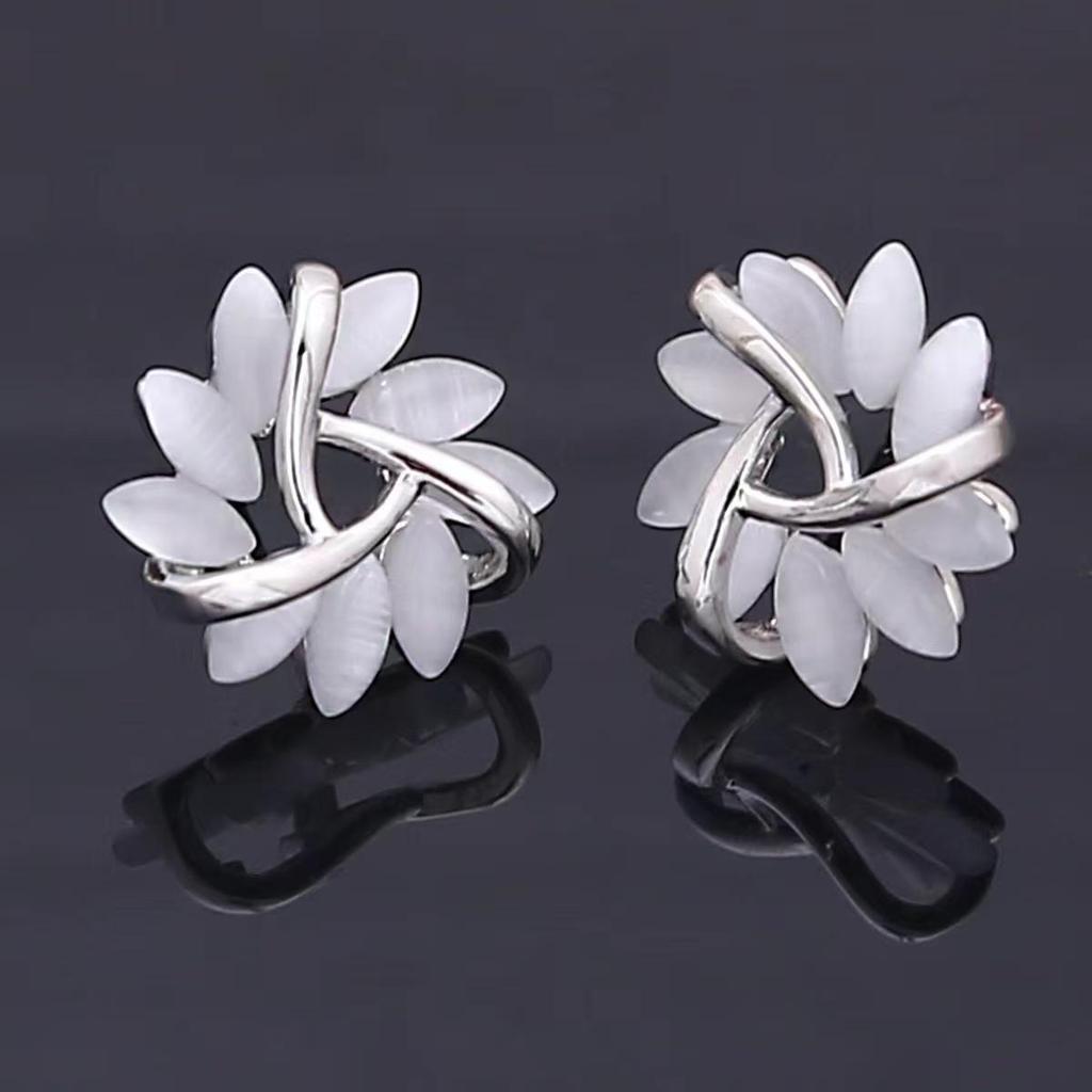 Elegant Floral Cat's Eye French Earrings for Women