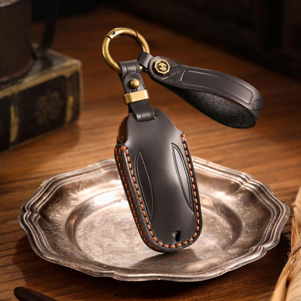 The key case is suitable for Tesla key cover model3 Y's x genuine leather car key cover, purely handmade.