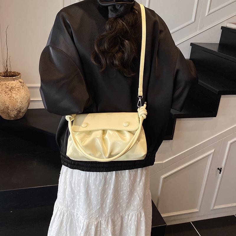 Korean version of simple and fashionable pleated underarm bag women's 2025 summer new casual commuting single shoulder oblique span small square bag
