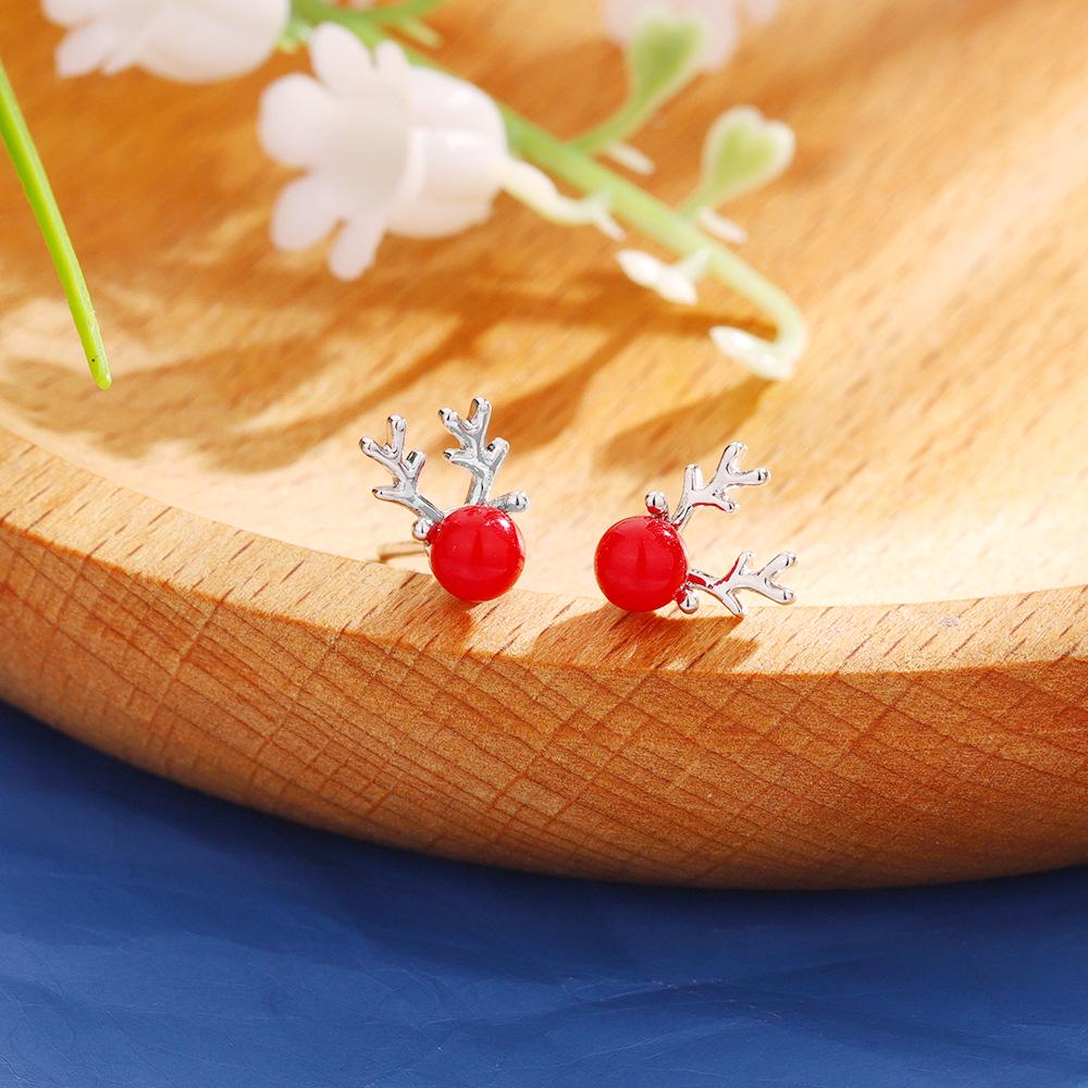 Red Pearl Reindeer Stud Earrings - Romantic Christmas Gift for Women, Cute Antler Cartilage Piercing Style.