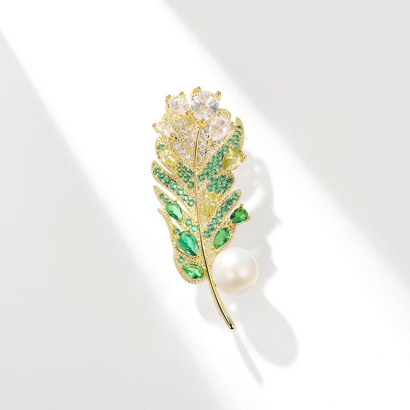 Bo Xin Yun Elegant Zirconia Leaf Brooch for Women s Coat and Lapel
