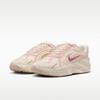 Nike Aura Edge Gesso Avorio Pallido Peonia (Da donna)