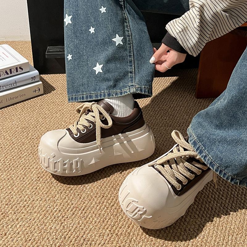 Korean version of platform muffin shoes women's 2025 autumn new big head shell head lace-up small man height increase casual board shoes